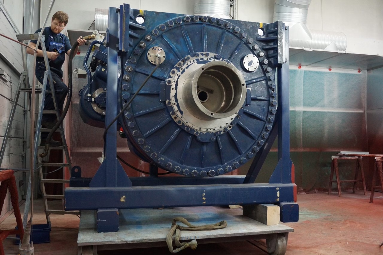 How are gearbox housings processed to ensure they are ready for reuse or recycling?